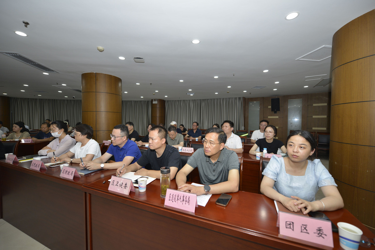 帮我写一份在湖北省当阳市政府的实习经历要求是简洁明了