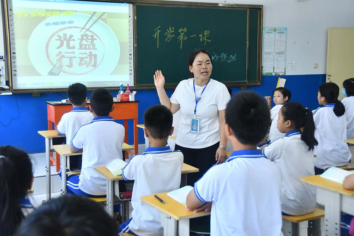 写一篇小学教师国旗下讲话 学期过半 内容关于 春季流感预防和加强锻炼