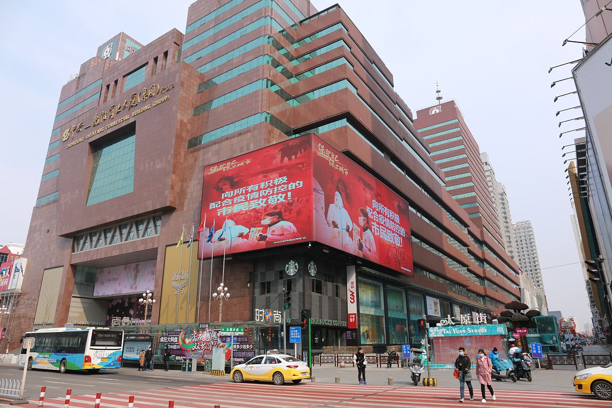 2022年3月21日,沈阳太原街及周边街路车辆,行人稀少.