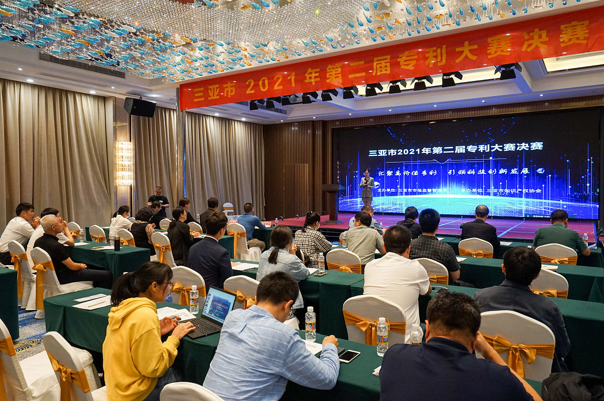 写一份泌尿外科医生年度会议报告3000字