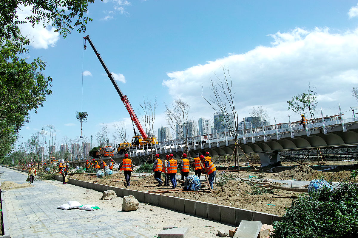 2019年5月19日,北京首条自行车专用道路施工现场.