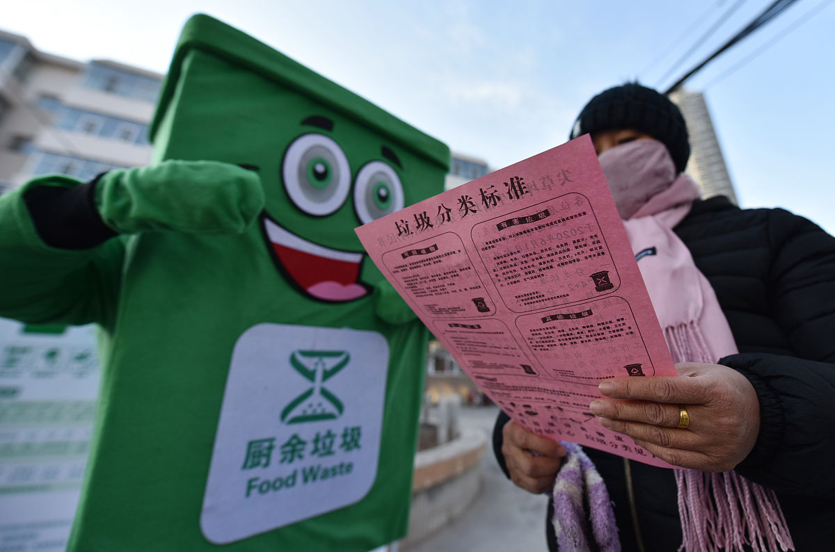 阿强：收废品人的梦想与希望 - 从神秘信件到回收站
