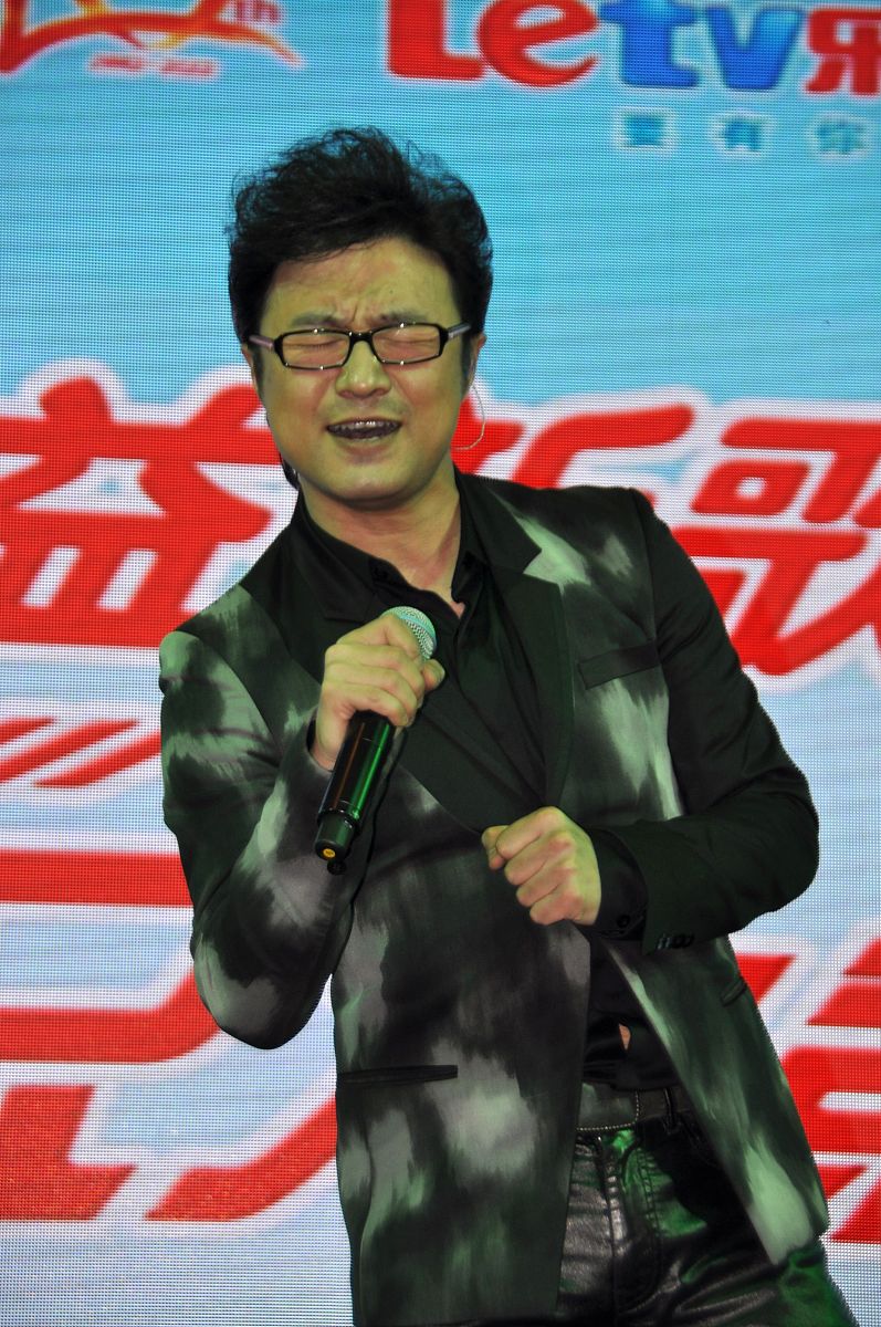 2012年9月23日,上海,公益歌曲《奔跑不只为第一》mv发布会举行.汪峰++