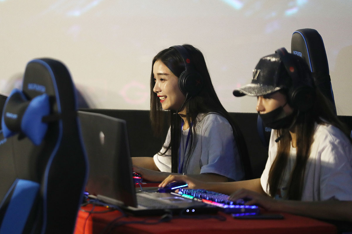 解读一下知名电竞解说自杀 留遗书称曾遭霸凌