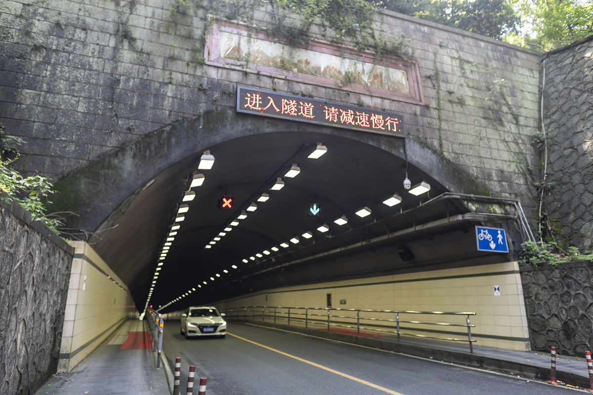 杭州南湖路隧道：连接市区与余杭的重要交通枢纽