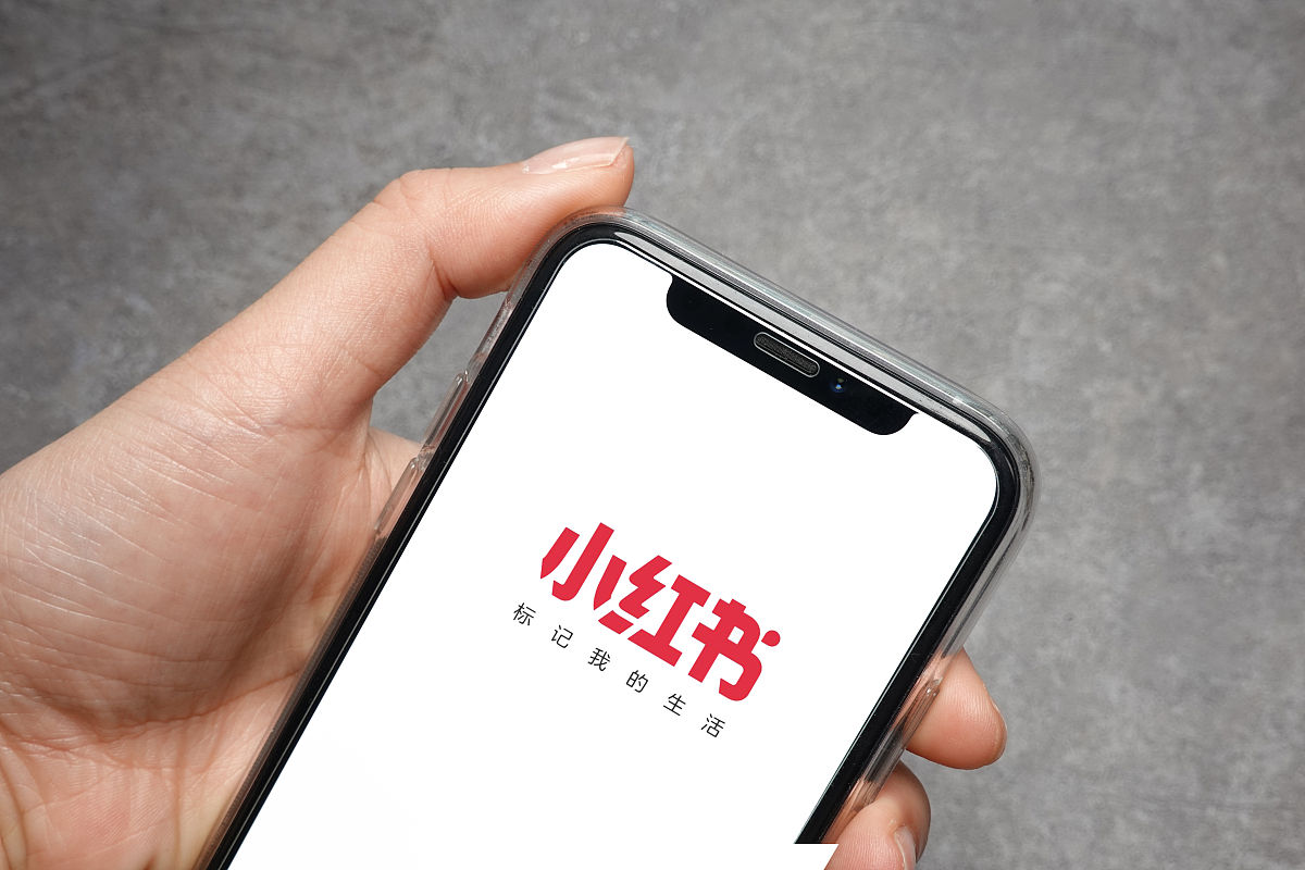 帮我取十个未来会有很多粉丝的小红书网名，需要包含“椰”和“湖”这个字