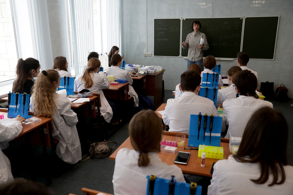 高等数学竞赛经历怎么写高等数学竞赛经历可以按照以下方式写：1 竞赛名称：列出参加的竞赛名称如全国大学生数学竞赛、全国高校数学建模竞赛等。2 获奖情况：列出获得的奖项和级别如一等奖、二等奖、优秀奖等继续