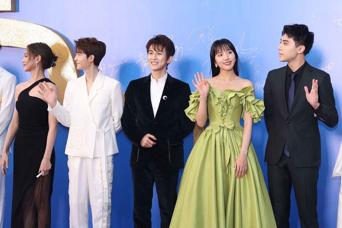 陈康铱和江楚炫的甜蜜之吻：一场浪漫的爱情告白