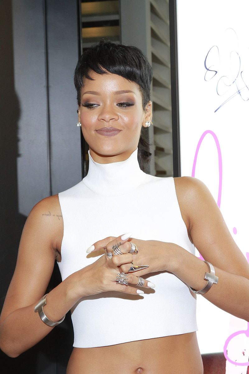 2013年9月15日,香港,明星出席m. a. c.新店开幕礼.蕾哈娜(rihanna)