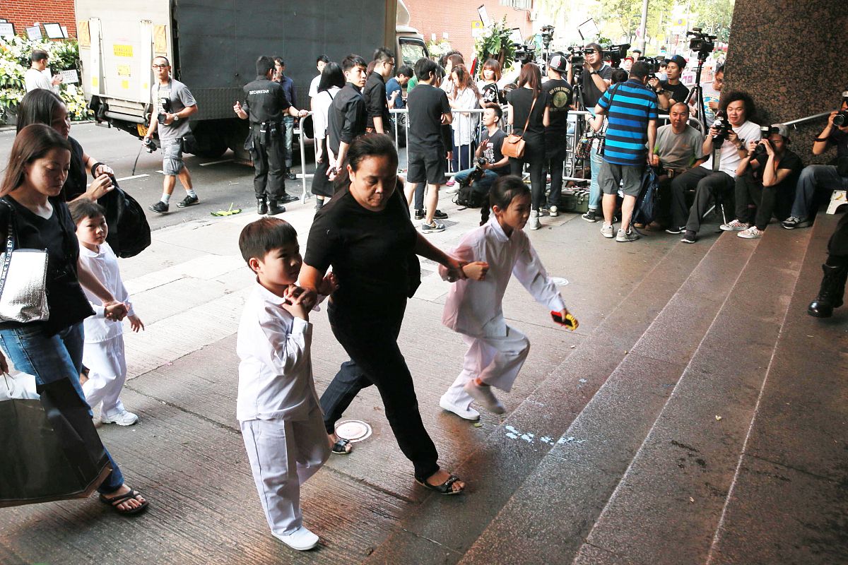 2014年4月18日,香港,有香港演唱会之父称号的张耀荣,早前因心脏病发猝