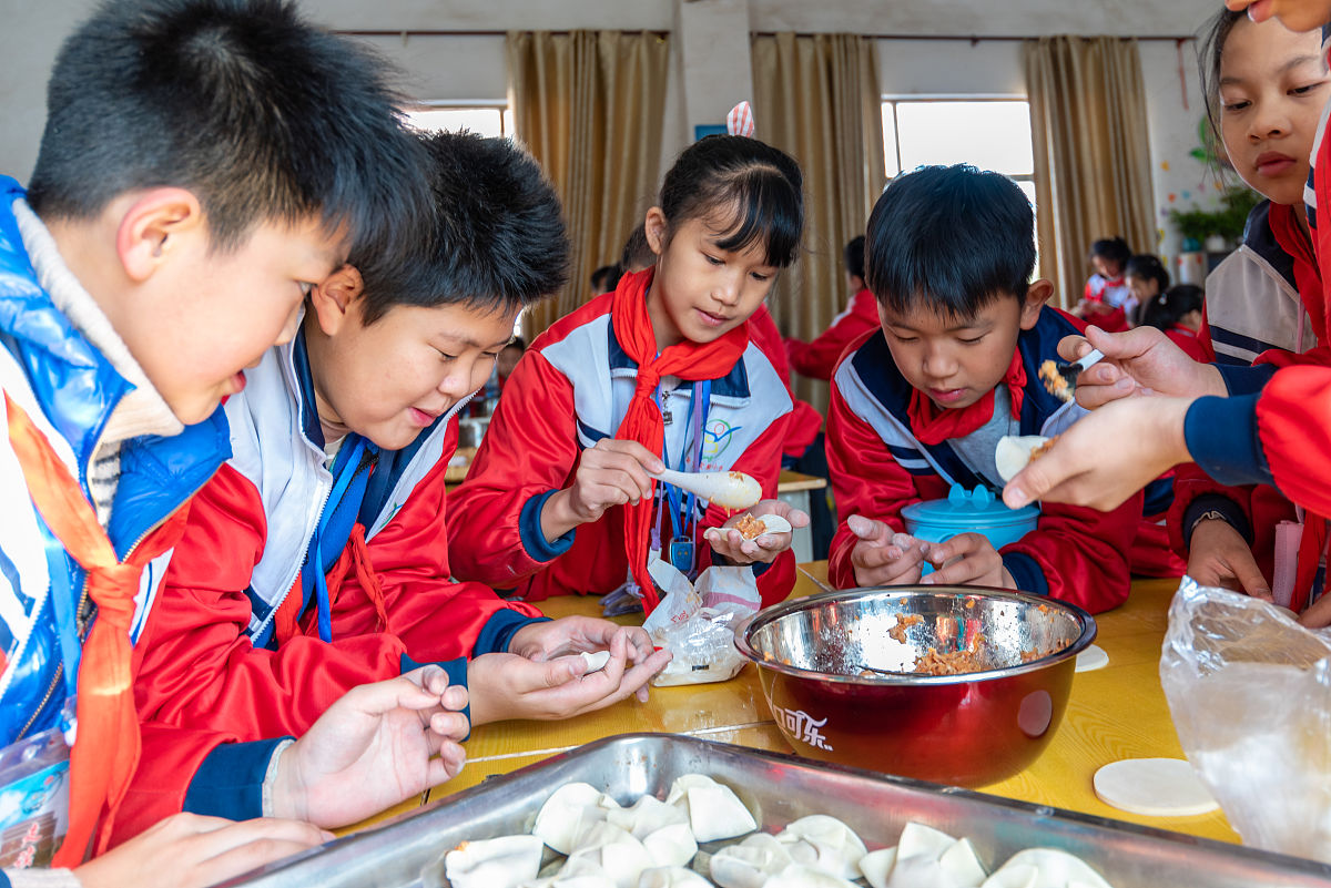 学校过传统节日对于筑牢中华民族共同体意识的研究对象