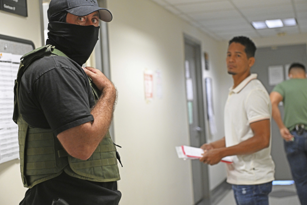 为什么国人但凡条件满足就都想着移民美国？