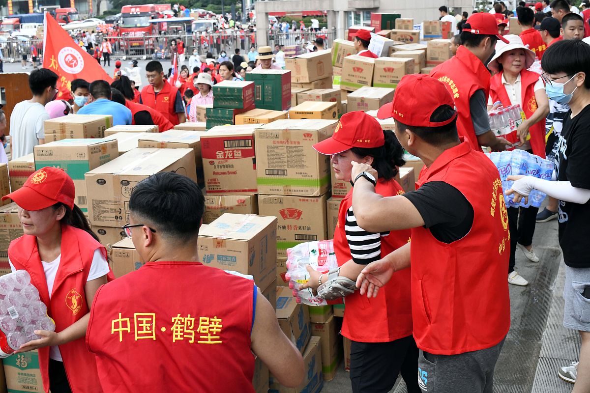 2021年7月24日,全国妇联中国妇女发展基金会援助的20吨救援物资送达河