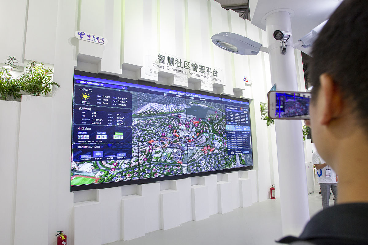 社区疫情防控系统设计与实现：功能、技术与安全