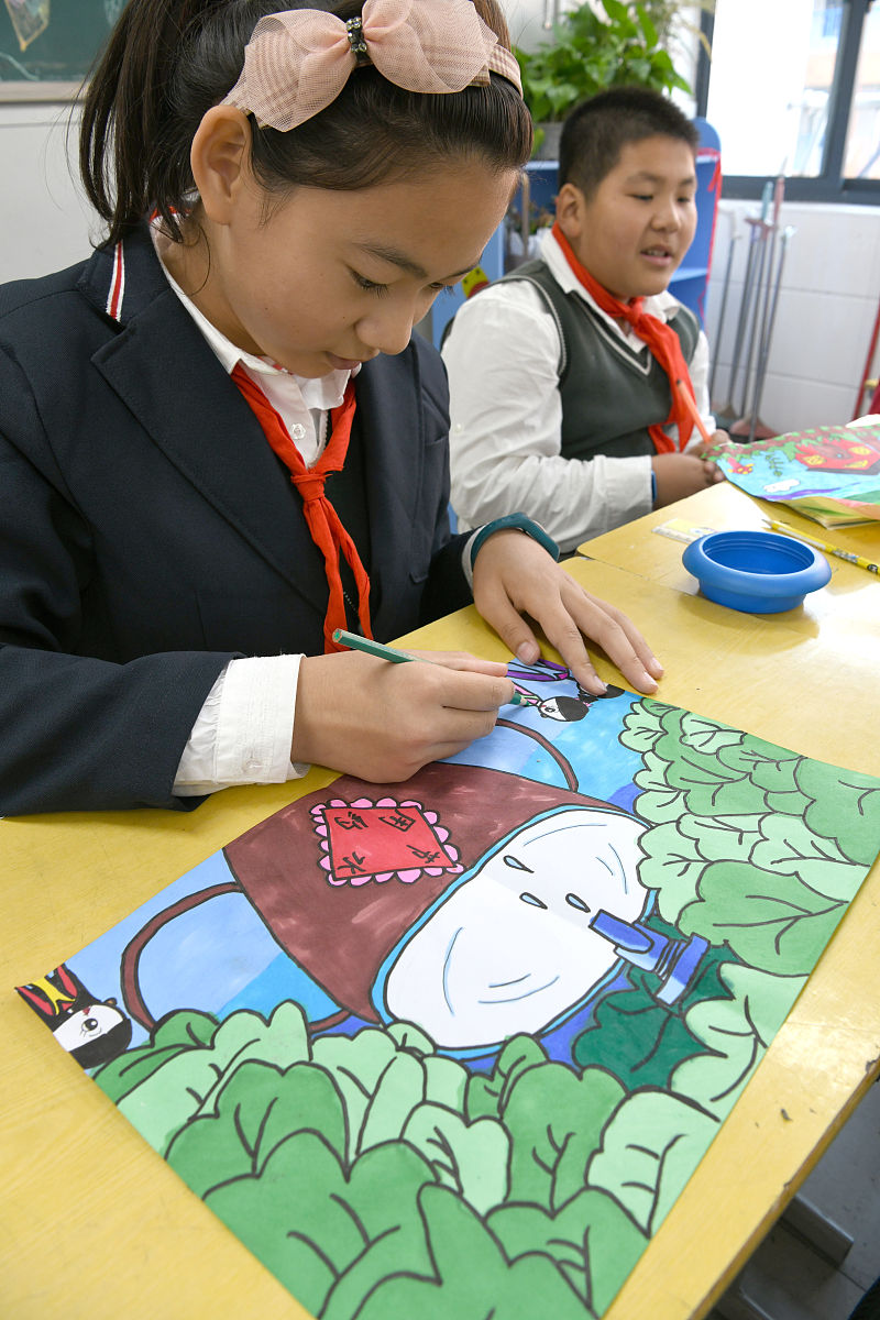 帮我润色：因此如何实现灌溉水资源的优化配置是当前亟待解决的问题。