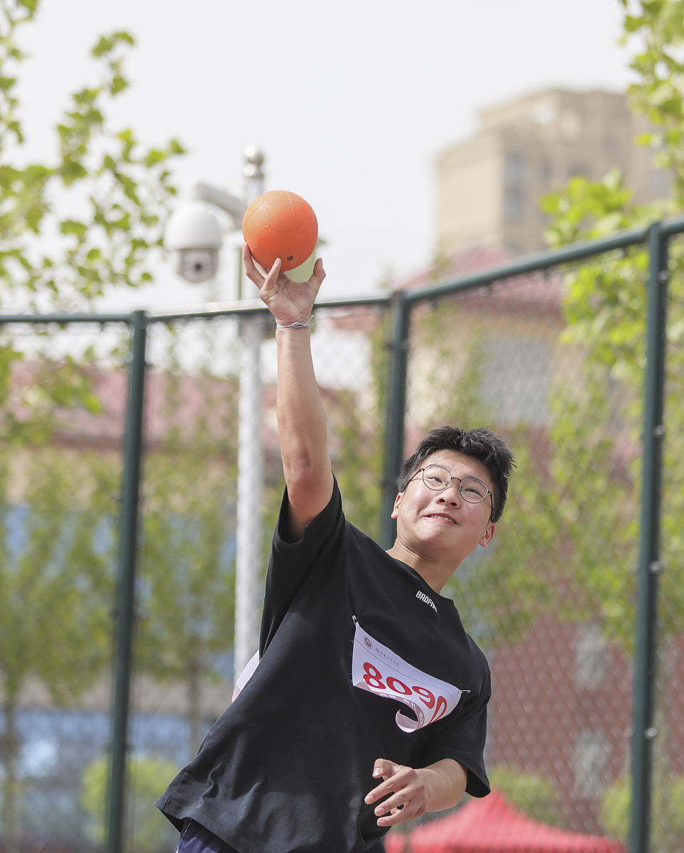 铅球比赛加油稿：见证力量与技巧的碰撞！