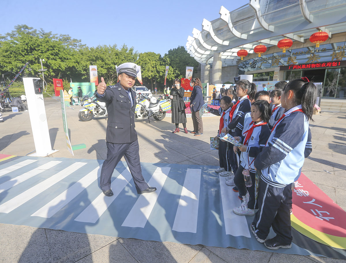 我负责（）现场秩序。补充括号