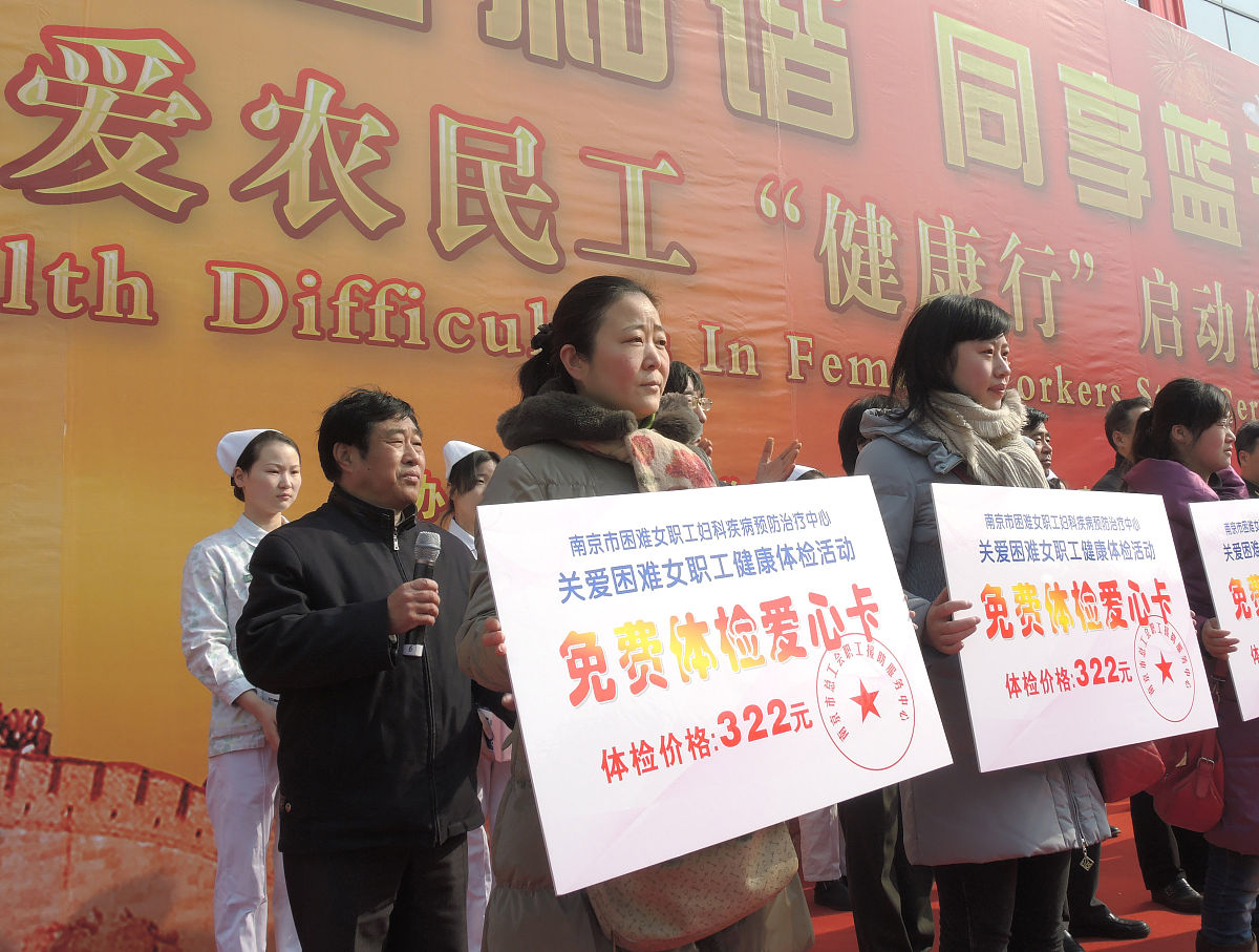 公益活动 互换牌匾 经费来源于义卖活动有请捐赠者上台领证书主持词