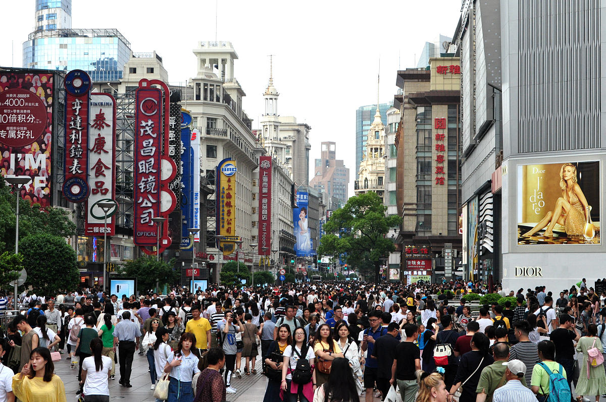 一家四口2个孩子一个3岁一个6岁帮我规划一下从杭州出发自驾到上海旅游在上海游玩的5日行程