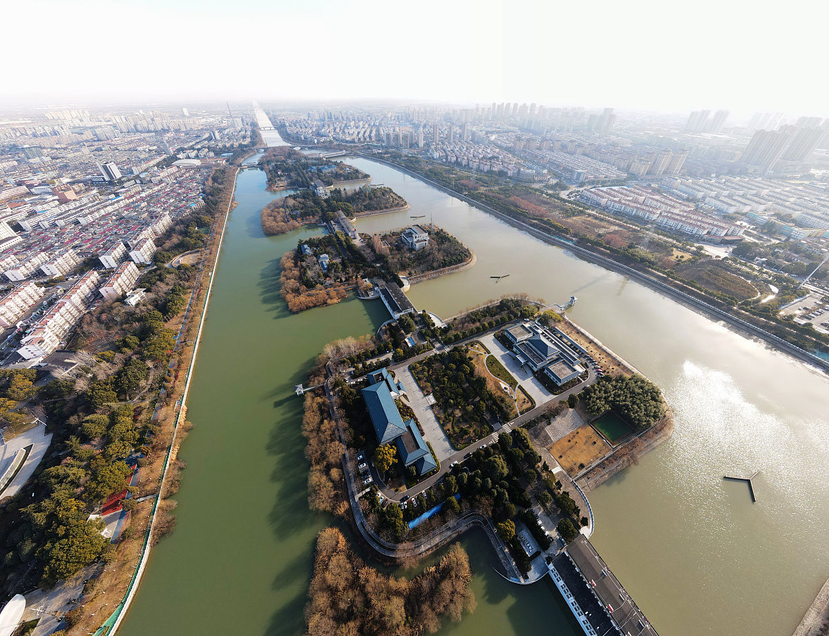 2022年1月14日,江苏扬州,隆冬时节,江都水利枢纽水利风景区色彩斑斓,