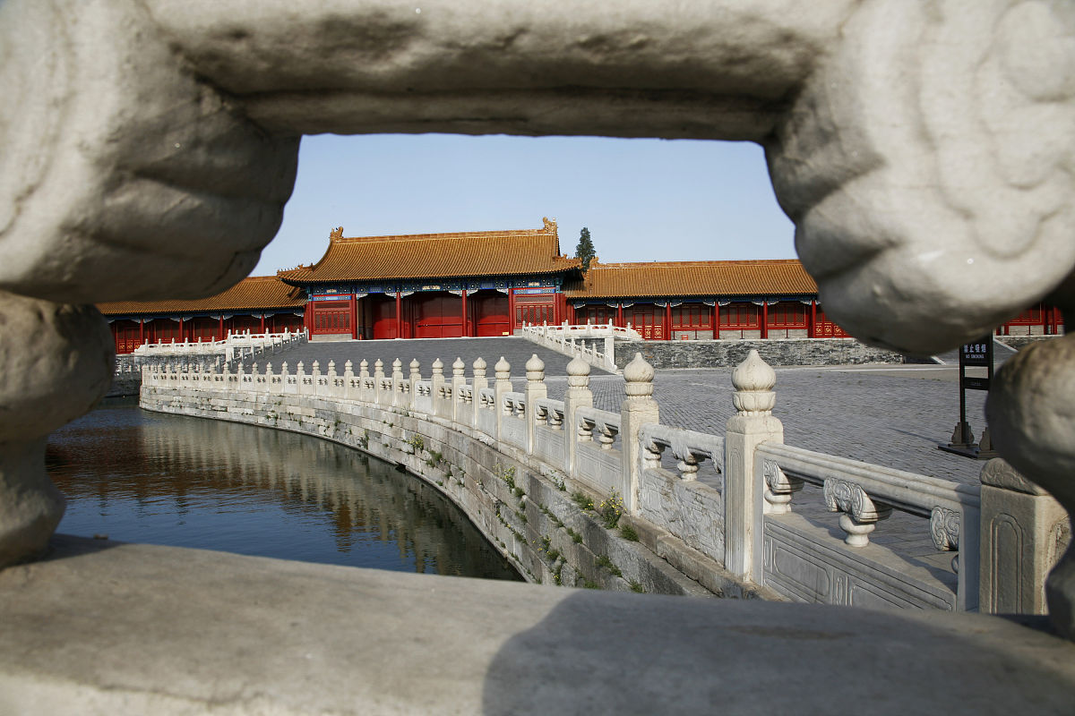 明朝大臣敢跟皇帝叫板的原因 a 政治制度的相对宽松 b 文化传统的影响 c 社会背景的差异要