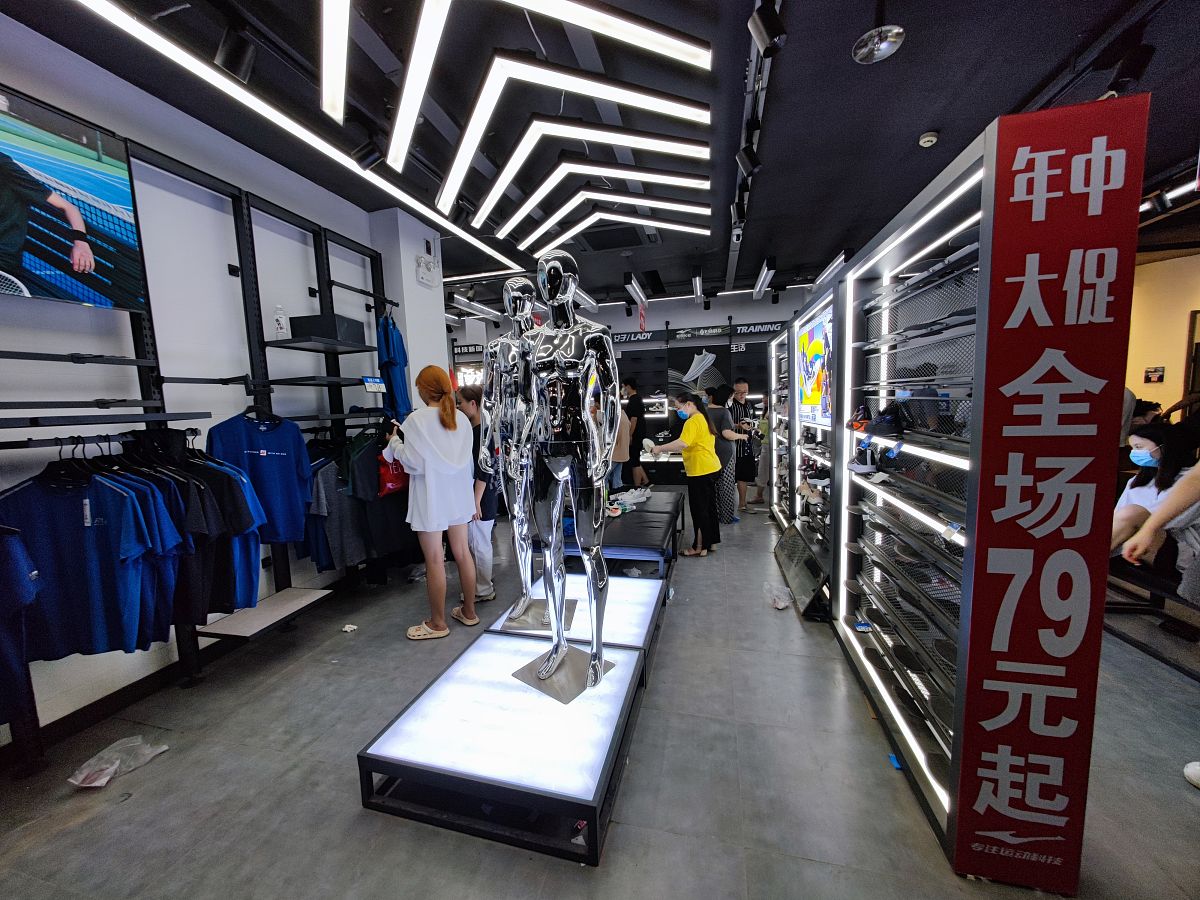 鸿星尔克爆卖 写一篇400字左右的爆款文章