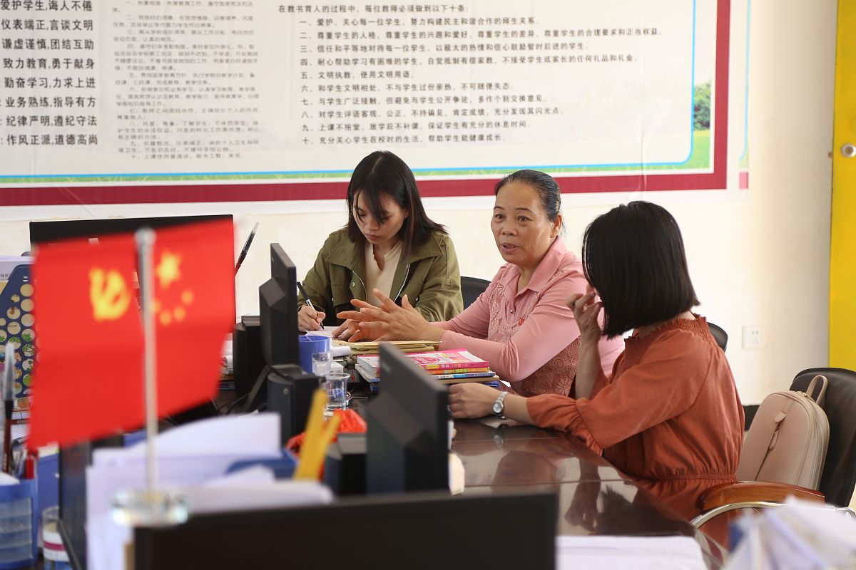 高校团干部从事的日常工作