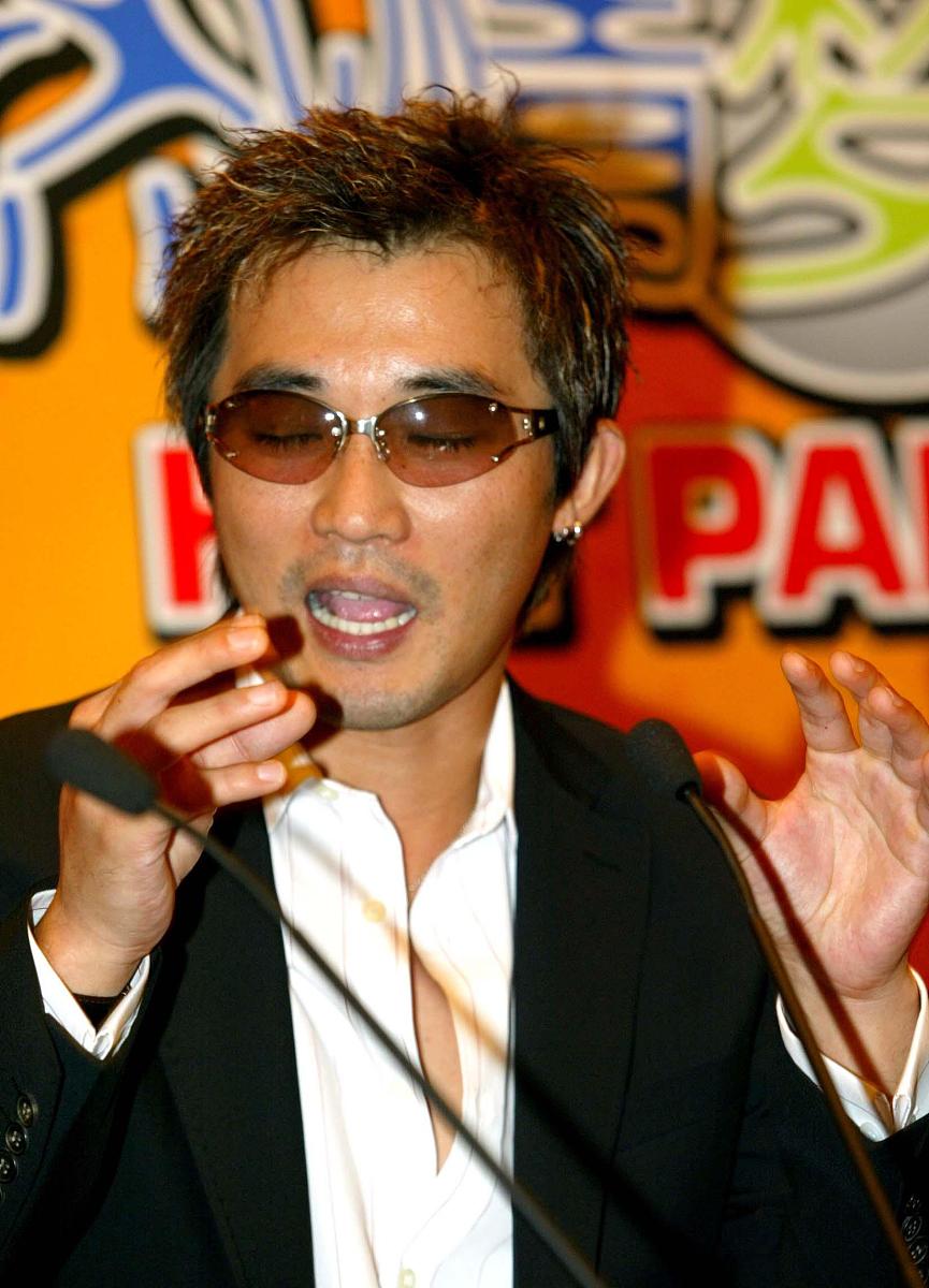韩国影视巨星安在旭在杭州出席温州一家服装企业的形象代言人+++_+++