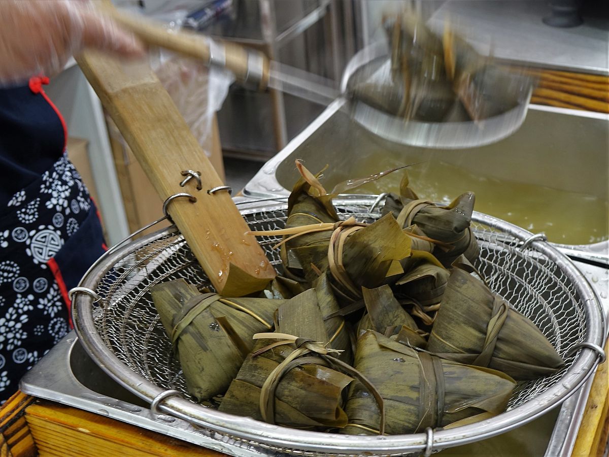 普通电饭锅煮粽子要多久