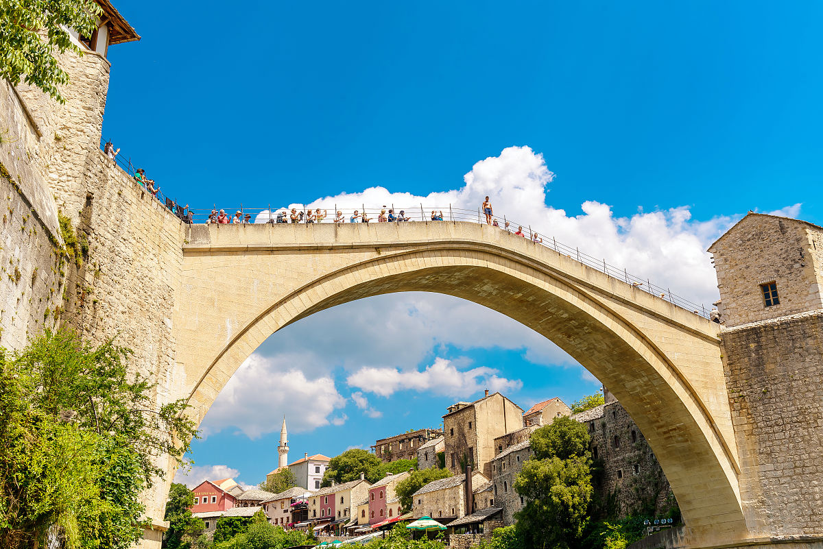 你能帮我写一份八百字的高中生自我陈述