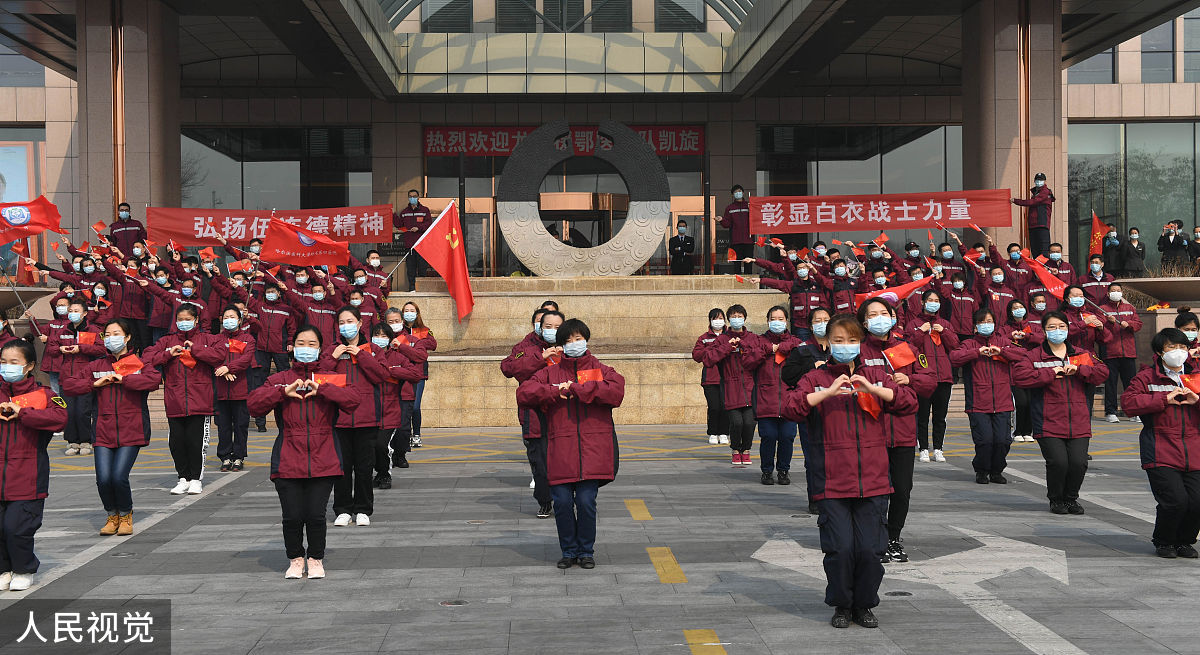单位老师讲课时看着其中一位同事讲了一个领导要提拔一个同事问他意见的事是什