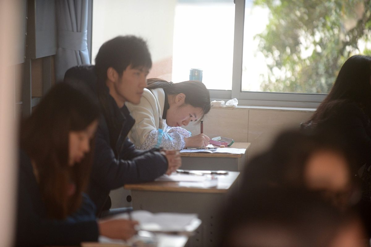 初一学生成绩提升秘诀：学习习惯、自信心、帮助和多样化学习