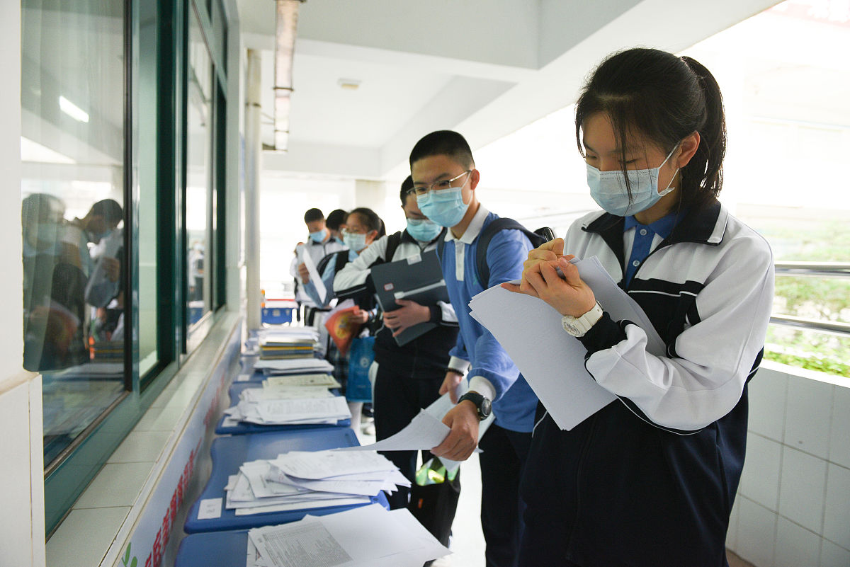 河北2023年初中生卫校报考指南：如何成为一名合格的医护人员