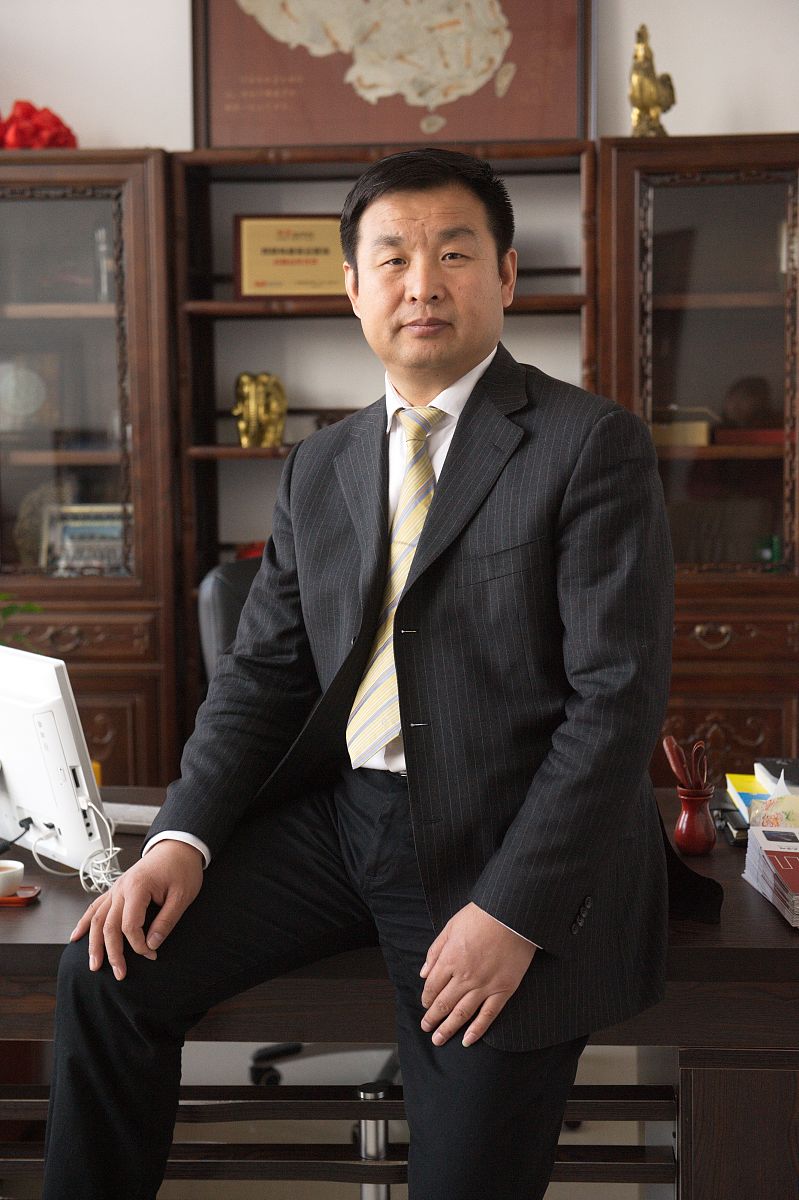 2013年12月30日,北京,翼龙贷网董事长王思聪接受记者采访.
