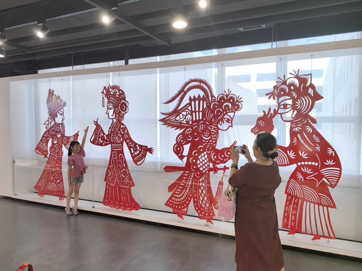 详细分析非遗传统美术的文化涵化历程中的文化创新的阶段