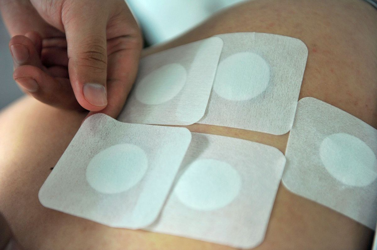 酒精棉片可以擦伤口吗