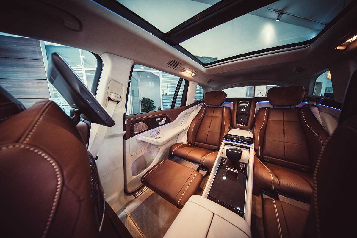 2018款揽胜SVAutobiography版内饰曝光：洛杉矶车展首发，奢华与人性化兼具