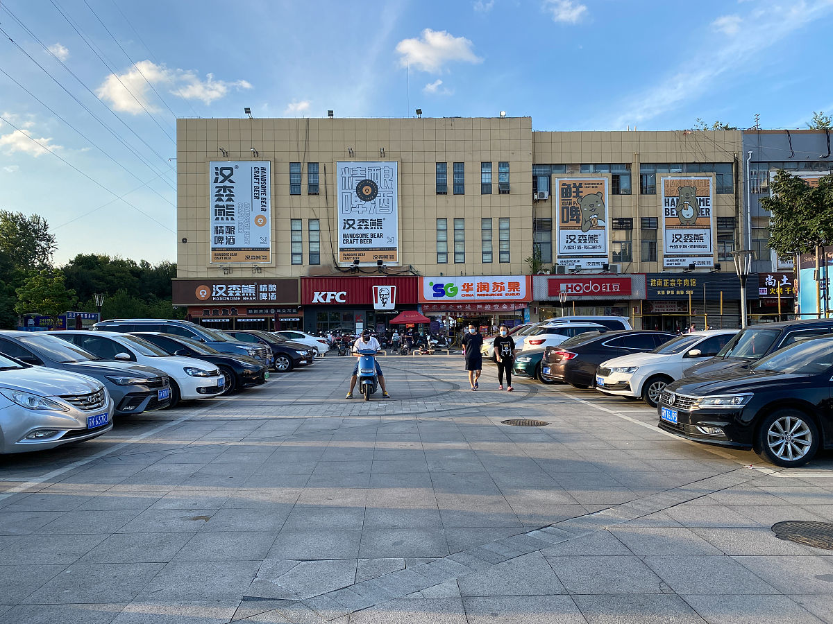 2021年9月3日,江苏扬州正有序解封,人们开始正常生活,高新区华润苏果