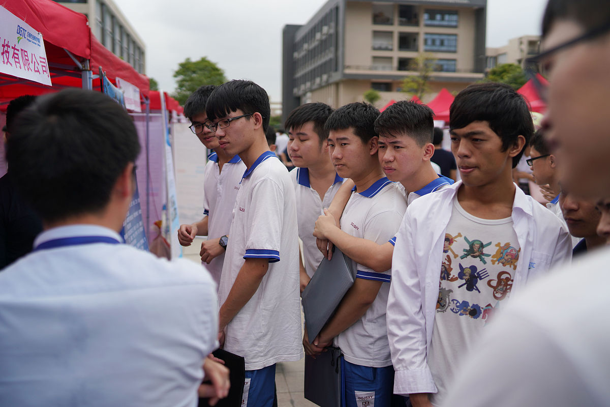 防城港理工职业学校如何用发散
