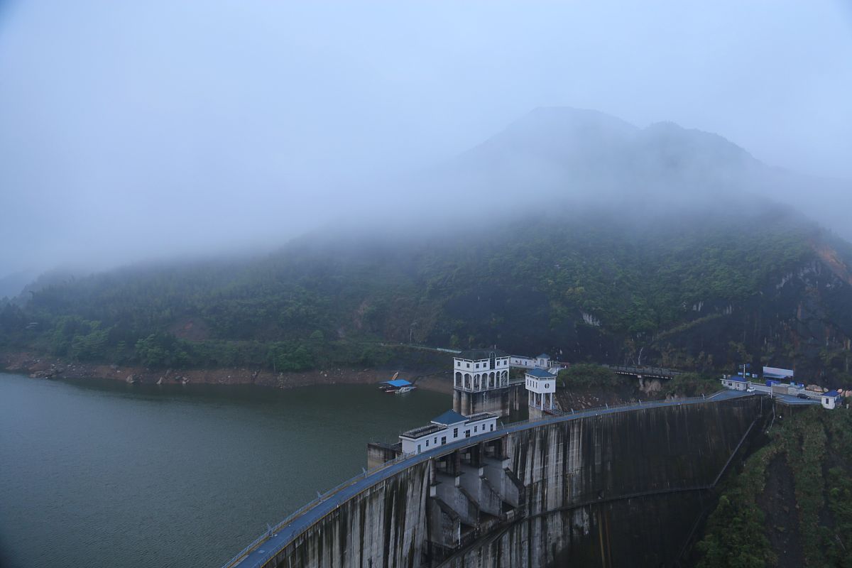 2021年4月29日,江西省萍乡市,芦溪县山口岩狗脑寨景区云雾缭绕,宛如仙