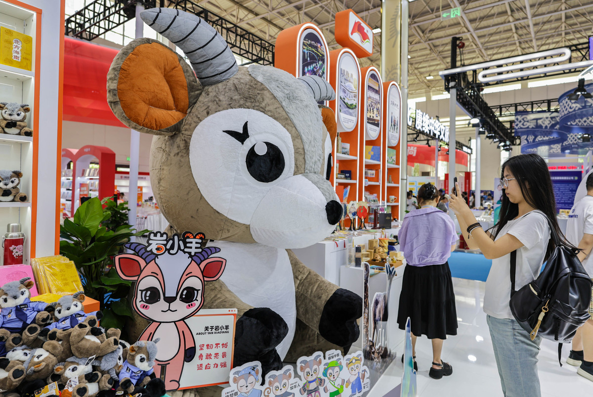 写一篇关于绵阳IP设计的方案结合历史文化和科技城市的特点模型形象为科技羊