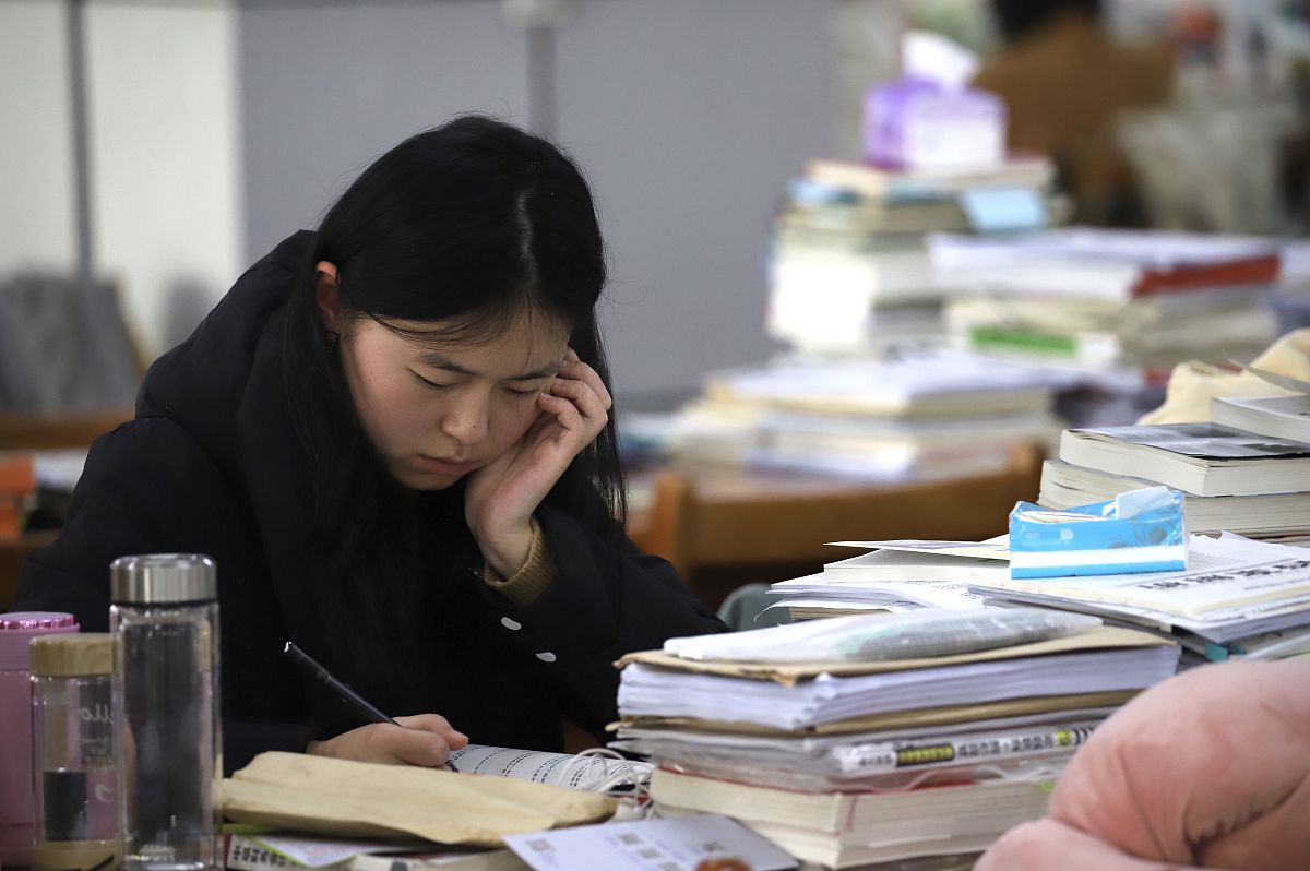 高一学生月考焦虑怎么办？有效缓解焦虑提升成绩技巧