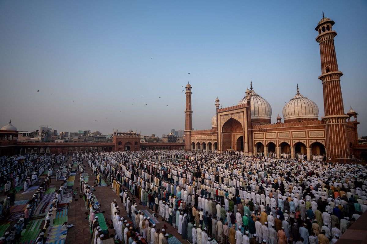 伊朗城市富裕景象：表面平静下的现实