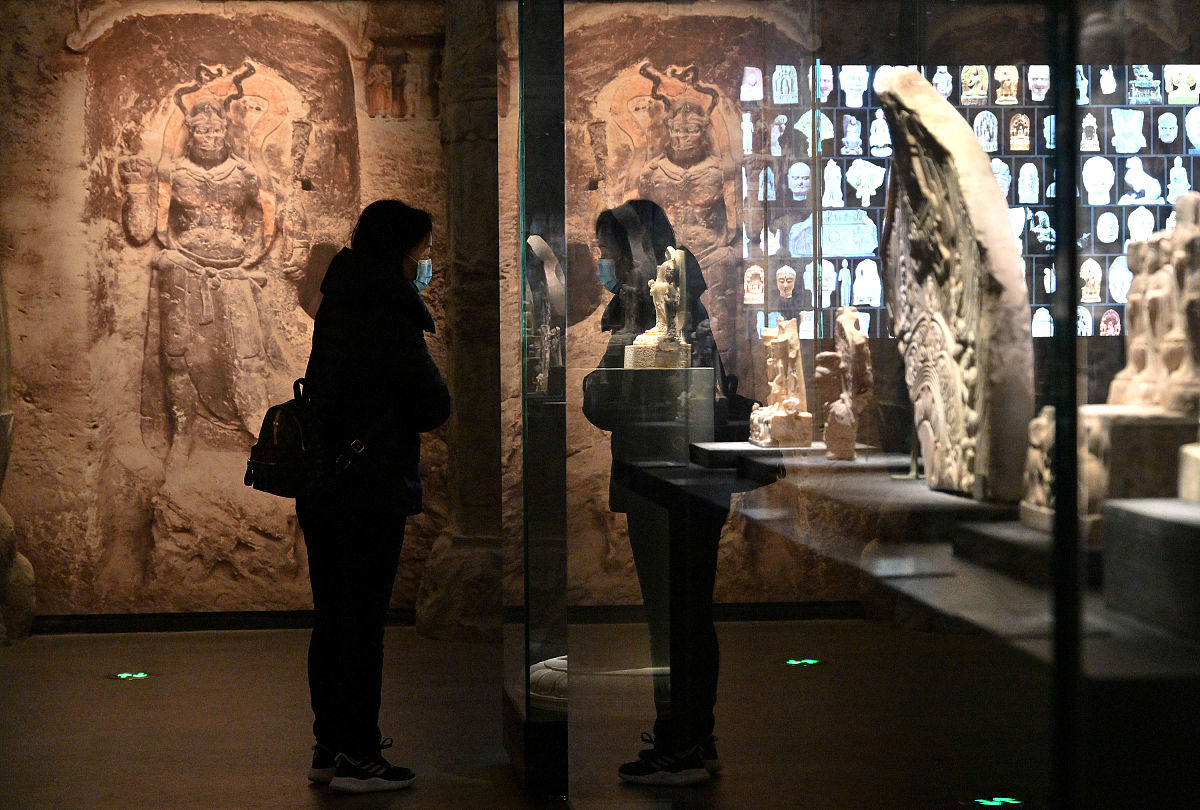 ChatGPT 探索大英博物馆：你能逃出它吗？