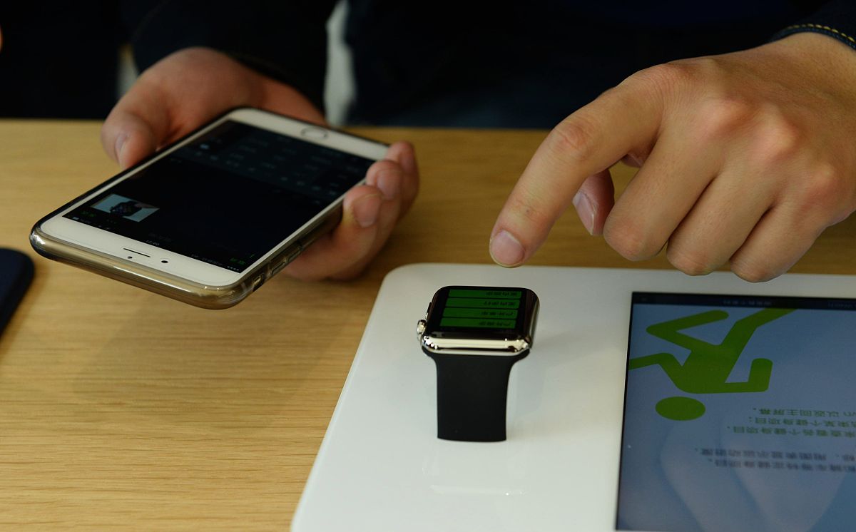 利用电子商务和市场营销的相关理论论述一下你最近网购的一款商品需包含以下信息购买原因刚需还是recreation购买平台选择及理由还需分析为何不在其他平台购买选择店铺的过程和理由必须包含营销理论字数要求1000字及以上