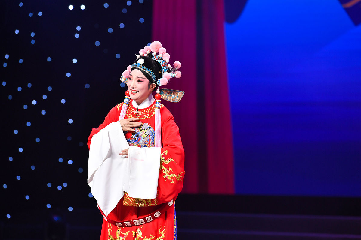 2020年9月26日,江苏南京,"月满山河花锦簇"2020江苏中秋戏曲晚会华美