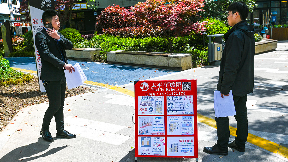 你现在是一名物业管理专业的实习生在长沙万科魅力之城住宅项目实习实习身份为楼栋管家实习时长为5个月开始实习的时间为2022年8月4日以周为单位写20篇实习周记每篇200字左右