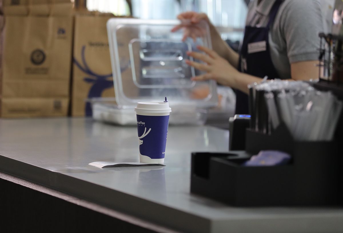 以瑞幸与茅台的联名咖啡为什么这么火为主题写一篇2000字的论文