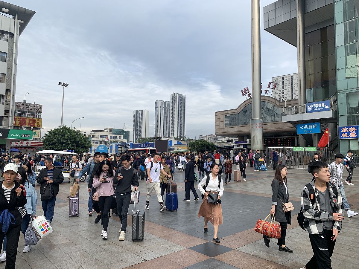 成都站交通枢纽客流组织原则：提升效率与体验的关键