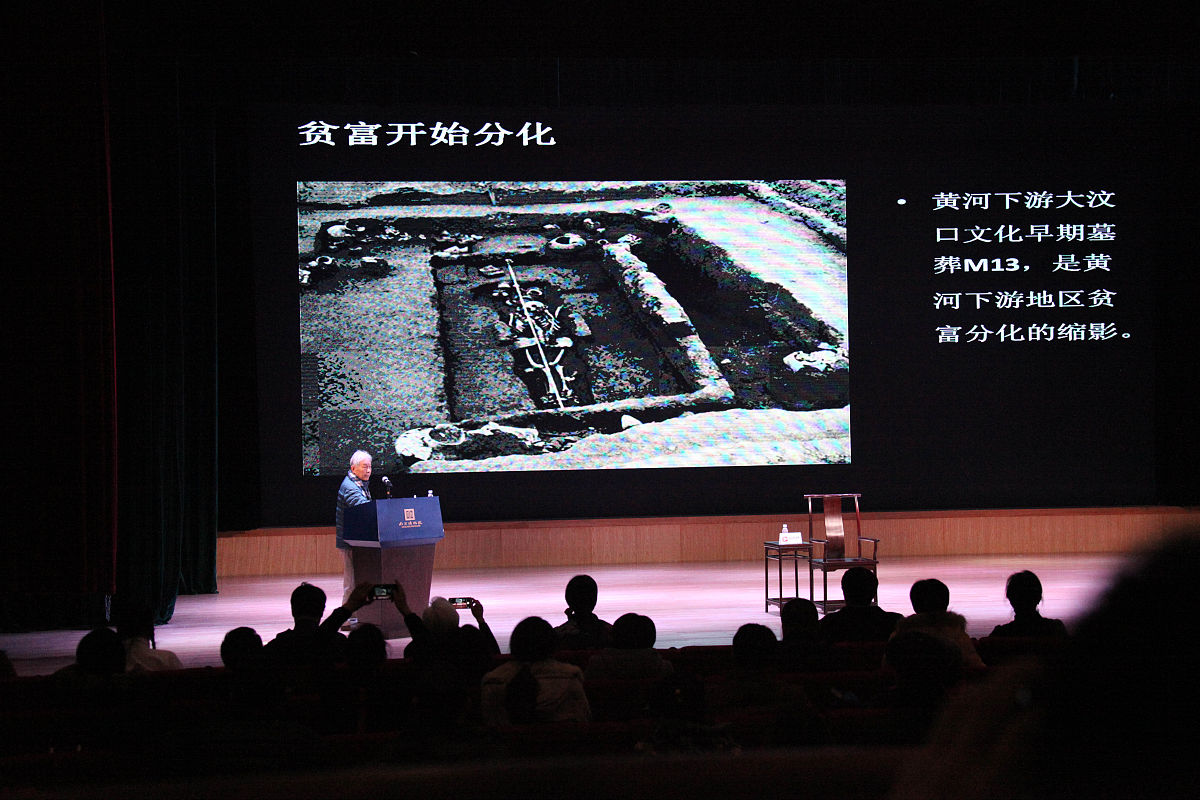 胡昌盛教授：地球化学与矿产资源专家